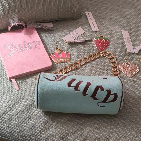 VINTAGE JUICY COUTURE TOOTSIE ROLL BARREL BAG! - Picture 3 of 17